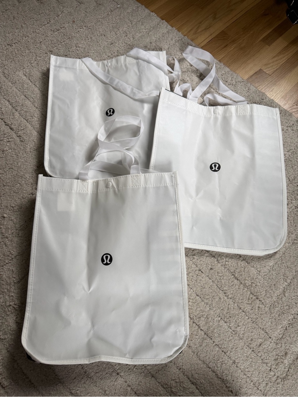 lululemon athletica larger size White Logo Tote Bags (set of 3)